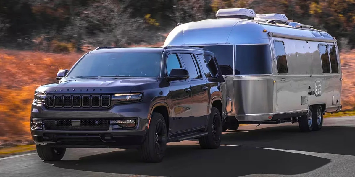 The 2024 Wagoneer hauling a trailer