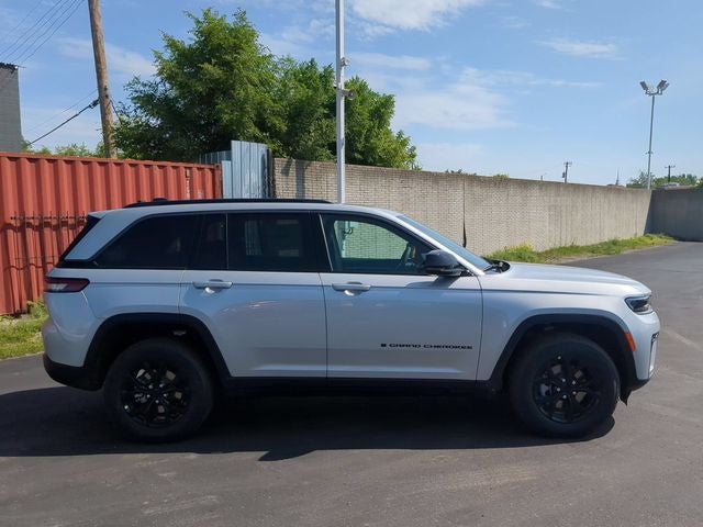 2026 Jeep Grand Cherokee GRAND CHEROKEE LAREDO ALTITUDE 4X4