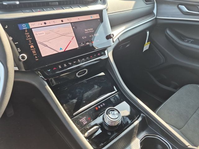 2026 Jeep Grand Cherokee GRAND CHEROKEE L LAREDO ALTITUDE 4X4