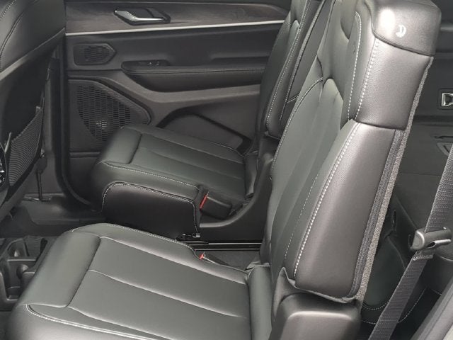 2027 Jeep Grand Cherokee GRAND CHEROKEE L LIMITED 4X4