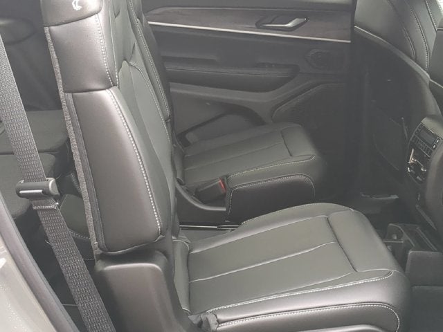 2027 Jeep Grand Cherokee GRAND CHEROKEE L LIMITED 4X4