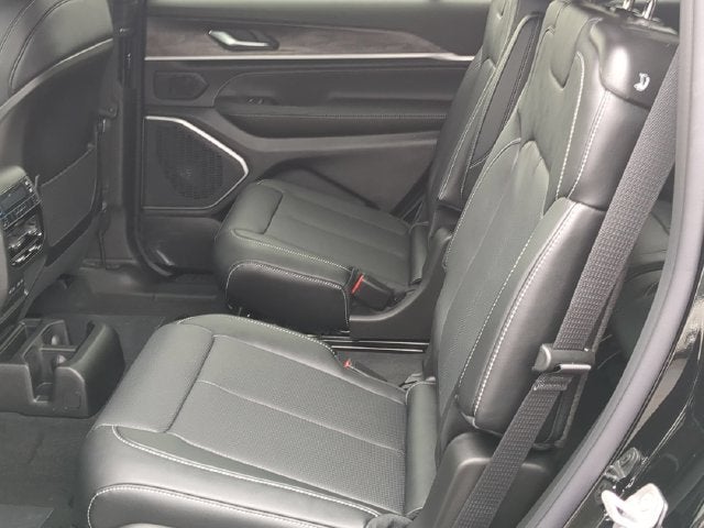 2027 Jeep Grand Cherokee GRAND CHEROKEE L LIMITED RESERVE 4X4