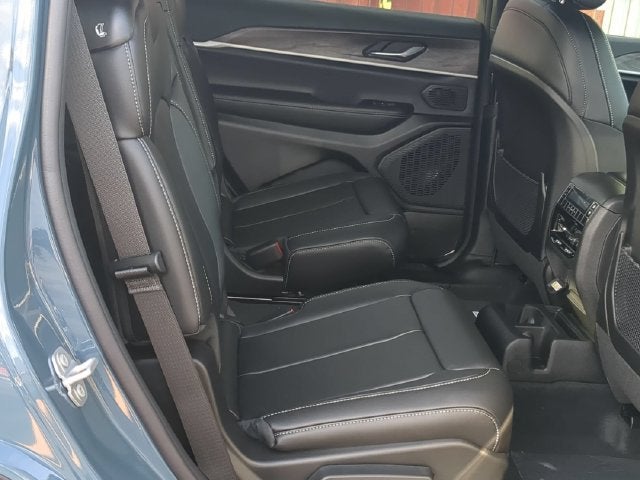 2027 Jeep Grand Cherokee GRAND CHEROKEE L LIMITED 4X4