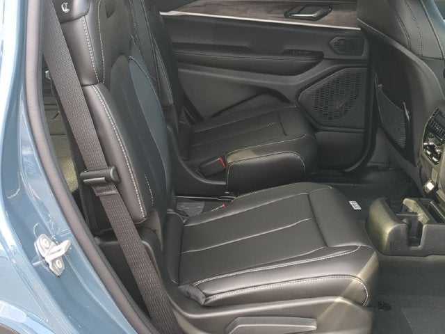 2027 Jeep Grand Cherokee GRAND CHEROKEE L LIMITED 4X4