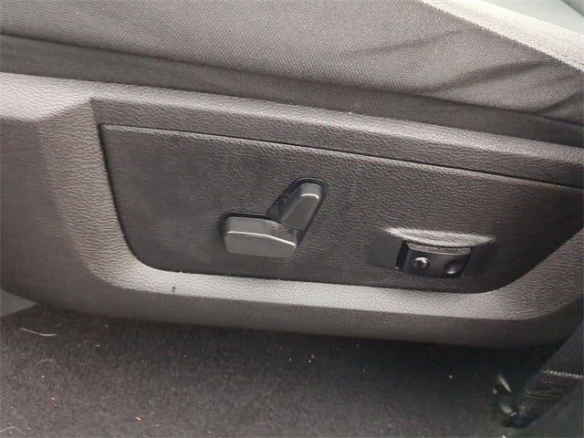 2022 RAM 1500 Classic SLT Crew Cab 4x4 5'7' Box