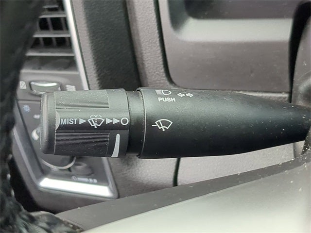 2022 RAM 1500 Classic SLT Crew Cab 4x4 5'7' Box