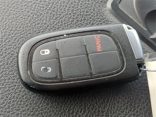 2022 RAM 1500 Classic SLT Crew Cab 4x4 5'7' Box