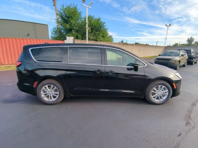 2027 Chrysler Pacifica PACIFICA SELECT