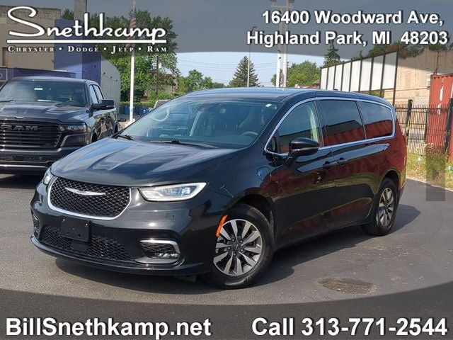 2024 Chrysler Pacifica Hybrid Select