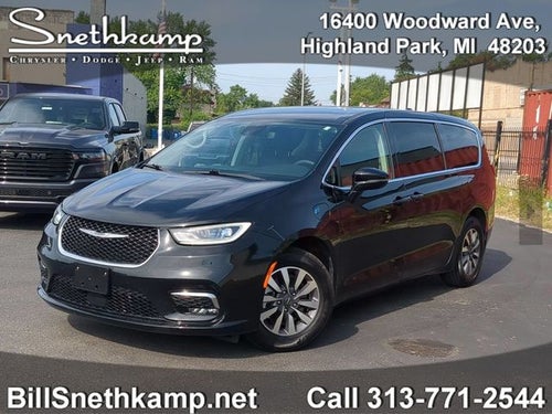 2024 Chrysler Pacifica Hybrid Select
