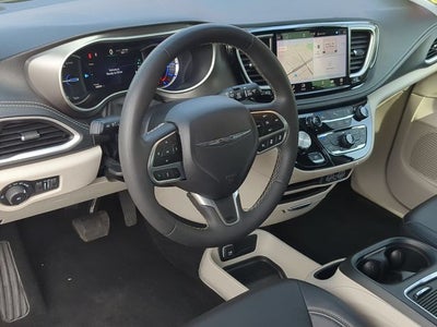 2024 Chrysler Pacifica Hybrid Select