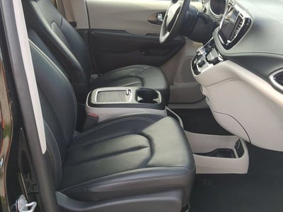 2024 Chrysler Pacifica Hybrid Select