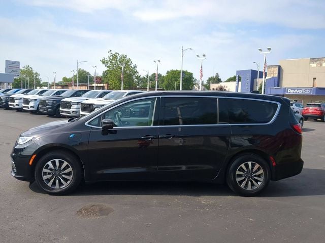 2024 Chrysler Pacifica Hybrid Select