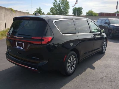 2024 Chrysler Pacifica Hybrid Select