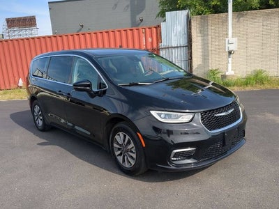 2024 Chrysler Pacifica Hybrid Select