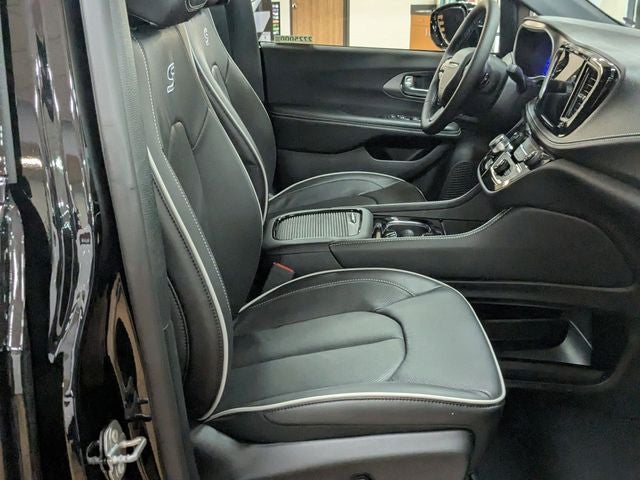 2027 Chrysler Pacifica PACIFICA LIMITED AWD